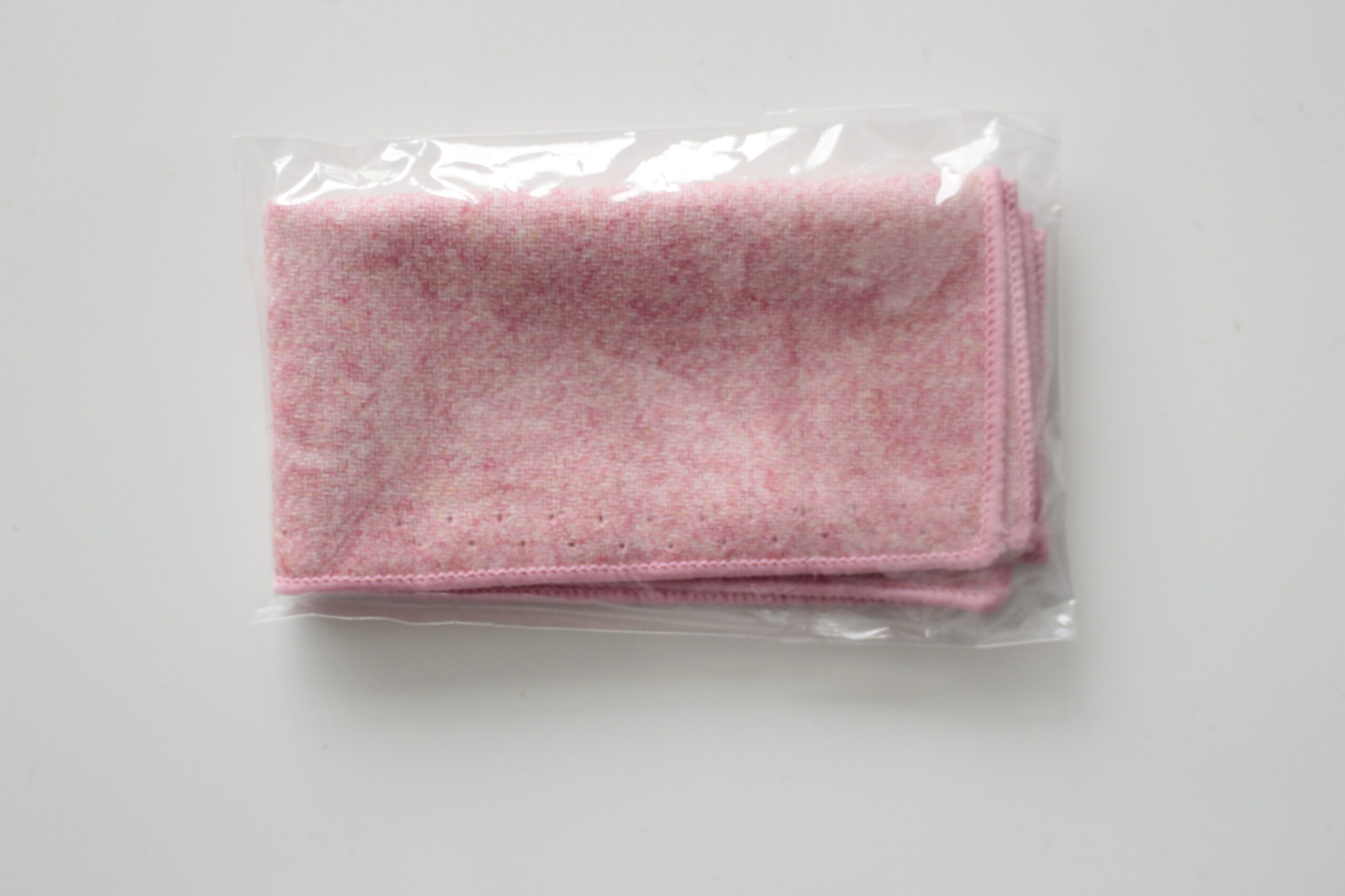 Pochette de costume rose marbré - Neuve sous emballage – Image 2