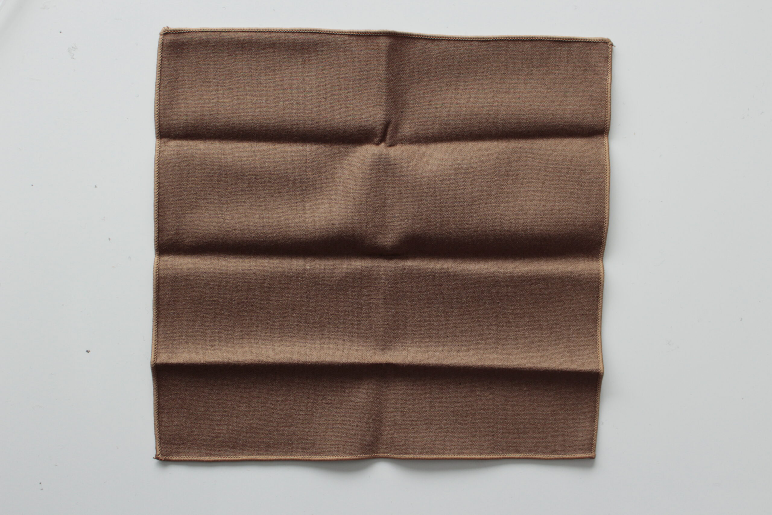Pochette de costume en laine marron / camel – Image 4